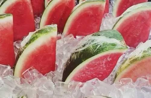 大瓜头吃冰西瓜视频大全,清凉一夏欢乐多