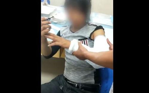 模仿大妈吃瓜视频,笑料百出，揭秘网络热传视频背后的故事