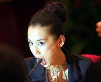 100个明星吃瓜视频,100位明星同框吃瓜，揭秘幕后真相