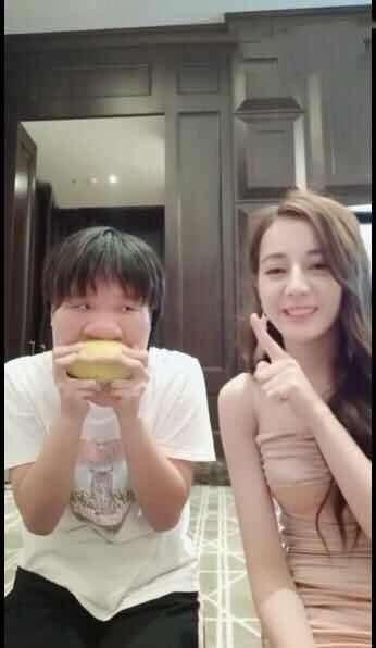 吃口瓜的搞笑视频,吃口瓜搞笑视频，笑料横生，欢乐无限