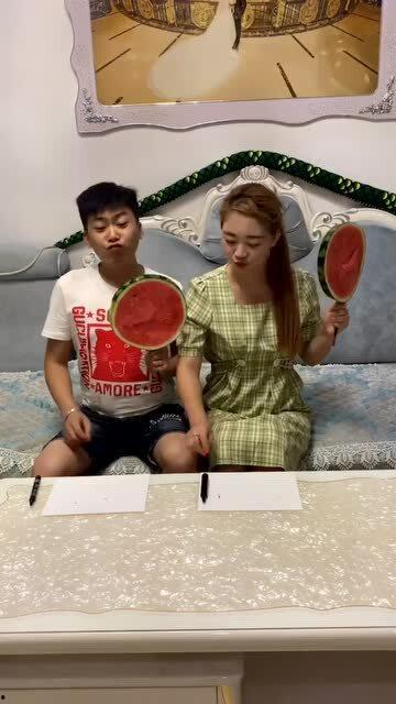 吃口瓜的搞笑视频,吃口瓜搞笑视频，笑料横生，欢乐无限